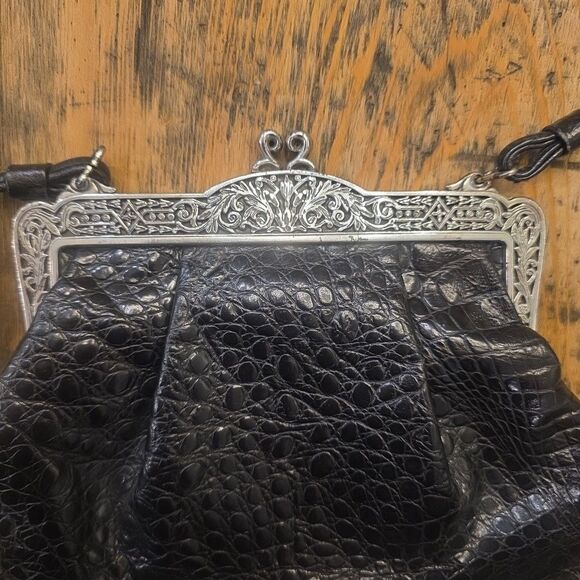 BRIGHTON Vtg Black Embossed Leather Bag Silver Kiss Lock Gothic Romantic Purse‎ - Picture 2 of 8